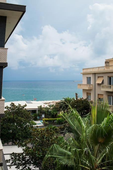 Le Finestre Sul Mare Διαμέρισμα Albissola Marina Εξωτερικό φωτογραφία