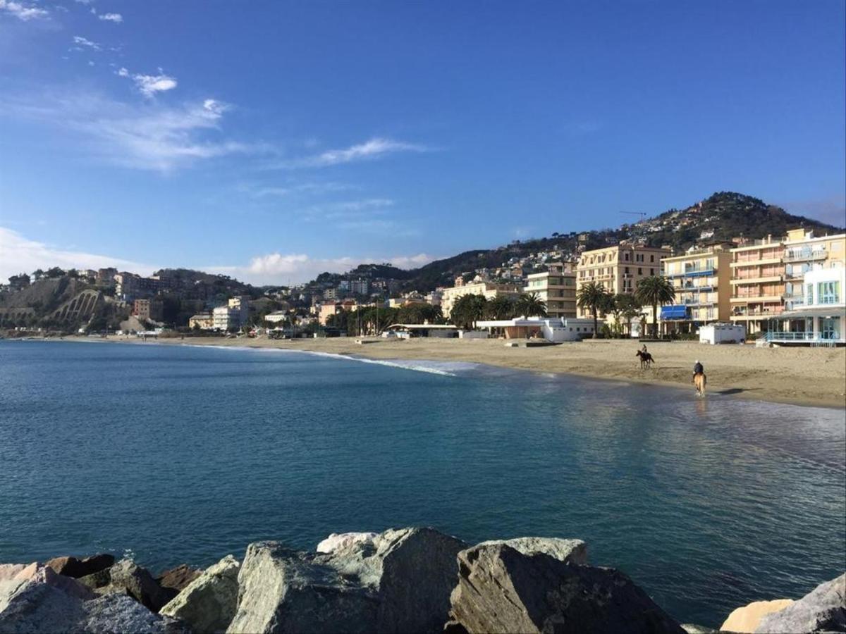 Le Finestre Sul Mare Διαμέρισμα Albissola Marina Εξωτερικό φωτογραφία